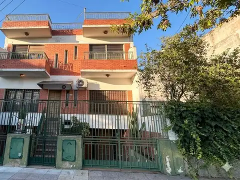 AMPLIO PH EN LANUS OESTE CON TERRAZA