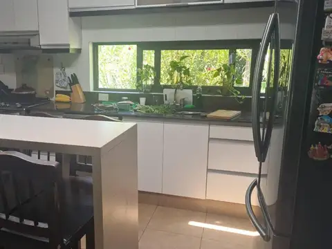 Casa 6 ambientes con 5 baños