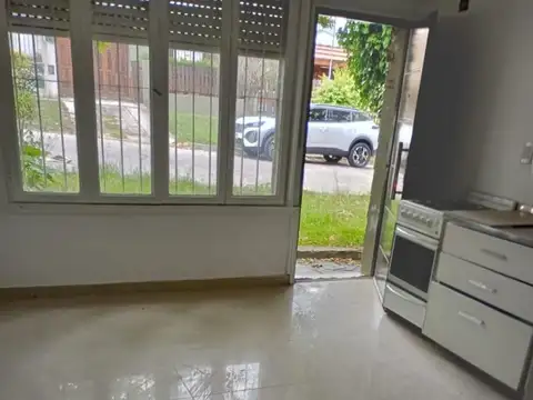 Depto Tipo Casa en Alquiler de Monoambiente