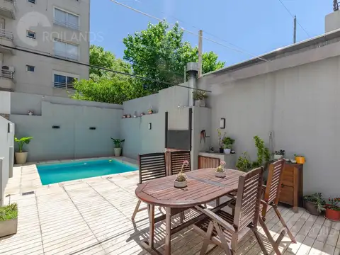 VENTA CASA TIPO DUPLEX CON PILETA, PARRILLA Y COCHERA EN VILLA URQUIZA!