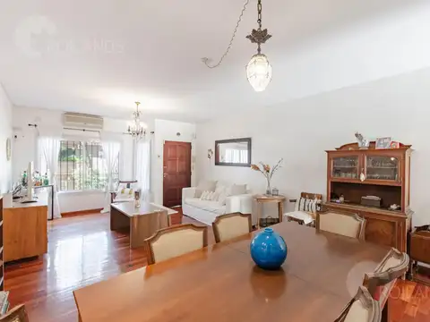 Casa 5 ambientes con 2 baños