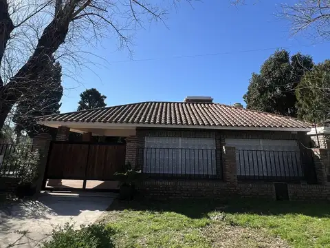 Casa 2/3 dormitorios, Calandrias casi esquina Los Olmos, Garita 8  - Funes.
