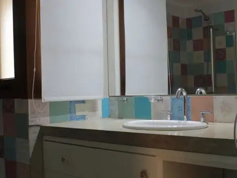 Casa 8 ambientes con 3 baños