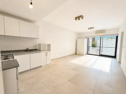 Venta Hermoso monoambiente APTO PROFESIONAL · Súper luminoso!