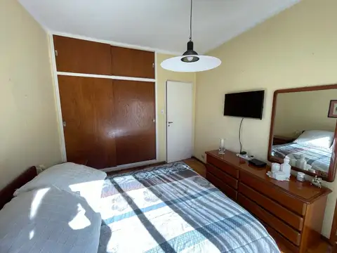 Depto Tipo Casa 4 ambientes con 2 baños