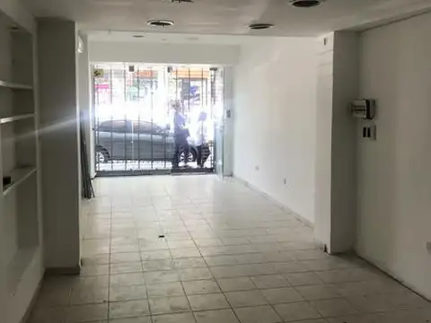 Lencke Alquila - Muy buen Local en Chacabuco entre 9 de Julio y Belgrano, centro de San Isidro