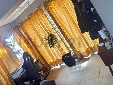 Venta Casa 3 Dormitorios, Jardin y doble cochera