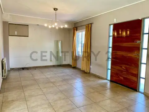 Casa 6 ambientes con 2 baños