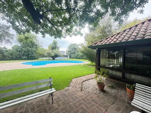 Hermosa Casa quinta sobre 3 lotes propios