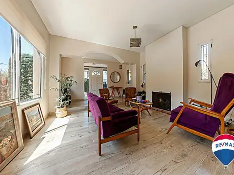 Casa en Venta con 2 cocheras