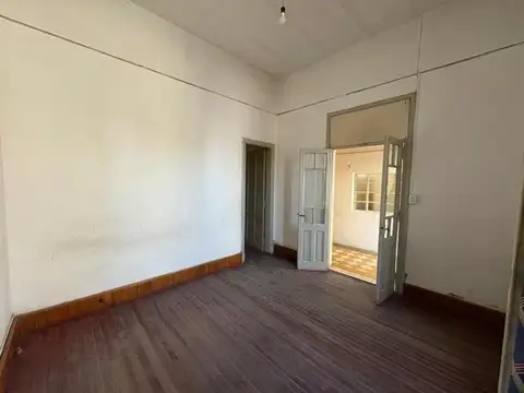 Prudencio González e/ San Luis y Avenida Hipólito Yrigoyen