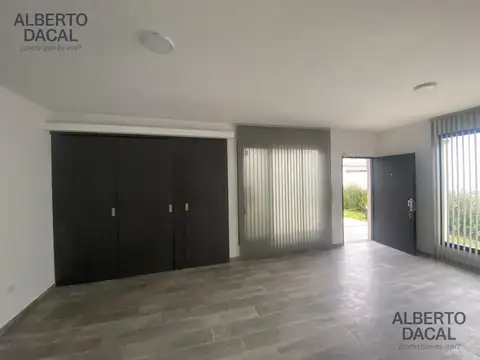 Oficinas céntricas a estrenar totalmente equipadas en Villa Elisa sobre calle salida de autopista a