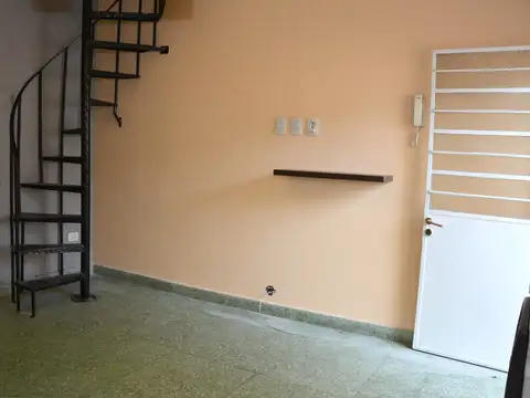 Depto Tipo Casa 4 ambientes con 2 baños