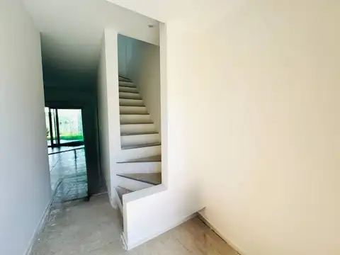Casa en Alquiler en Saravi Village, USD 1.000