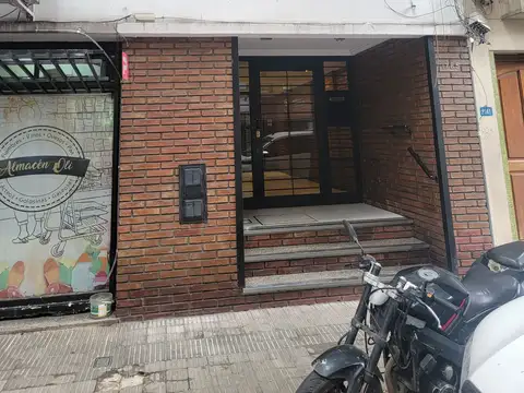 9 De Julio 1700, Piso 1