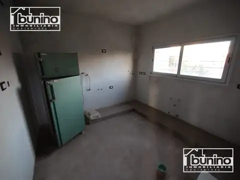 Casa 8 ambientes con 3 baños