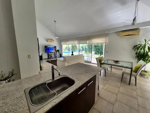 Casa en Venta con 6 cocheras