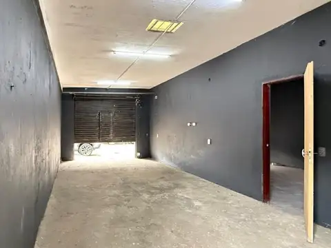 Venta o alquiler 2 locales de 8.66 x 27m con casa 3 amb  y 2 locales
