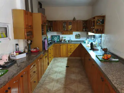 Casa en Venta con 4 cocheras