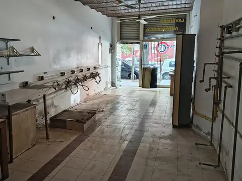 SIN EXPENSAS  Local de 2 plantas en Belgrano "R"