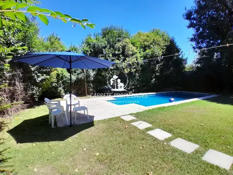Casa en venta de 4 ambientes, dependencia y pileta. Barrio Los Fresnos. Pilar 100