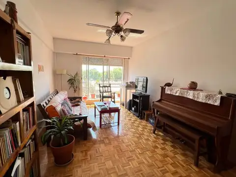 Luminoso Depto de 4 ambientes en Paternal