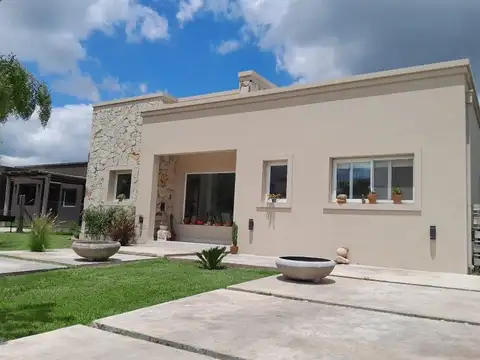 Casa en Venta en Pilar Del Este - Santa Sofia, USD 165.000
