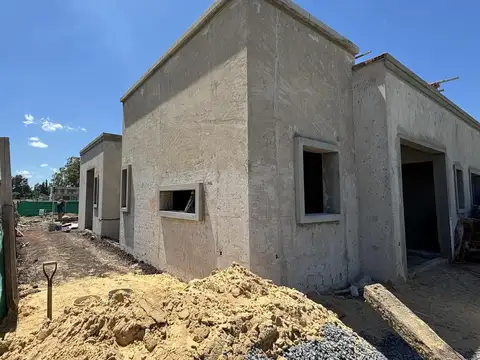 Casa en Venta en Pilar Del Este - Santa Sofia, USD 179.000