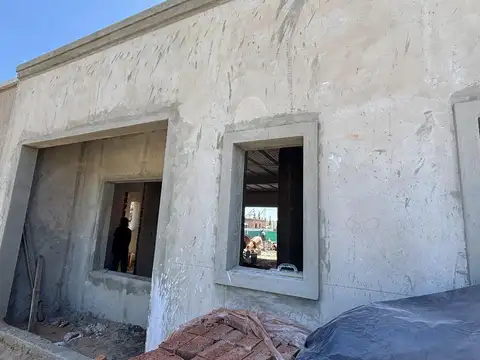 Casa 4 ambientes con 2 baños