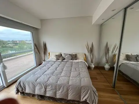 Casa en Venta con 6 cocheras