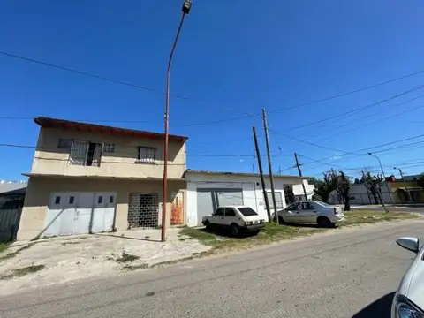 137 y 524 - CASA   3 LOCALES 100