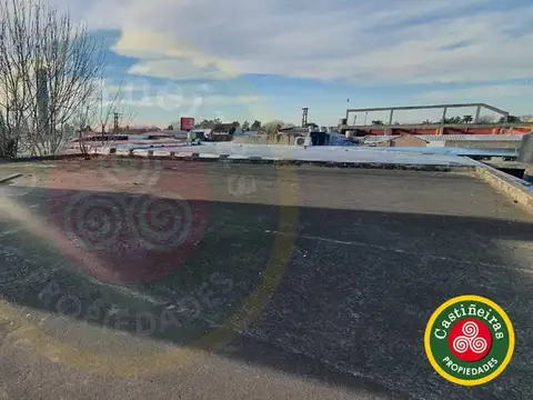 Venta - Galpon en 2 Plantas - 100 metros de Av. Hipolito Yrigoyen - Entrada para varios vehiculos !