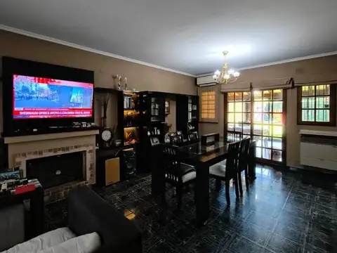 Casa en Venta con 2 cocheras