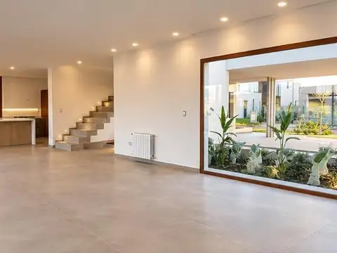 Casa 6 ambientes con 4 baños