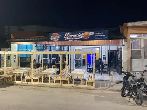 CASA CON LOCAL Y GRAN FONDO