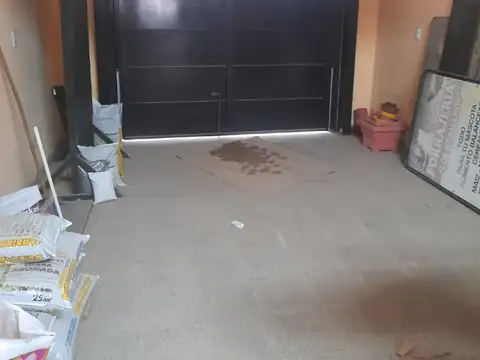 CASA CON LOCAL Y GRAN FONDO