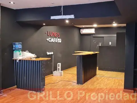 Juan María Gutiérrez 2562. Local comercial. 88m2. Alto tránsito peatonal y vehicular.