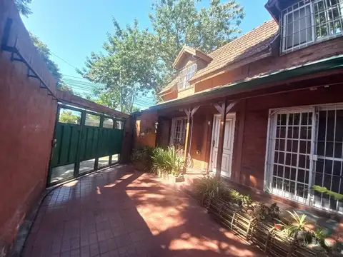 Casa 3 ambientes con 2 baños