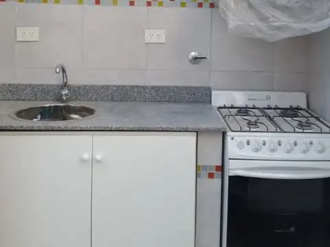 Exc PH, USO COMRCIAL o USO PROFESIONAL, cocina comedor, estar, baño,. techo vidriado, amplia terraza