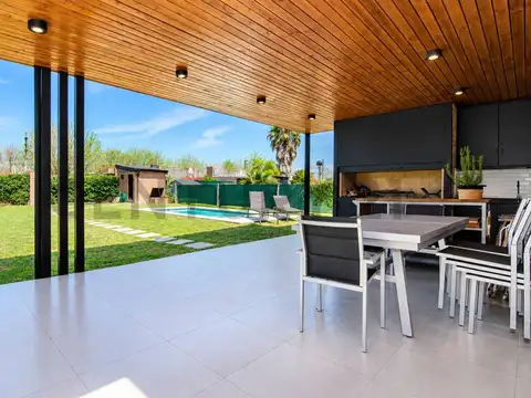 Casa 3 ambientes con 2 baños