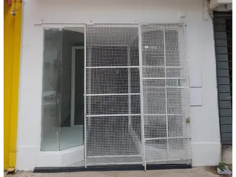 Roque Saenz Peña 235 - Local comercial con Departamento