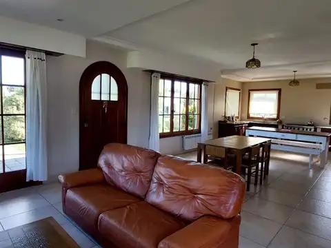 Casa 4 ambientes con 1 baño