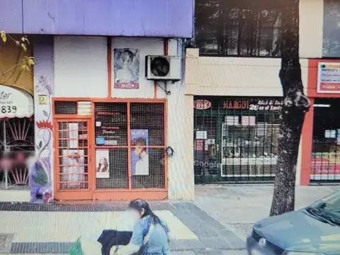 LOCAL EN ALQUILER – ESQUINA VIDRIADA DE GRAN VISIBILIDAD – APTO GASTRONÓMICO