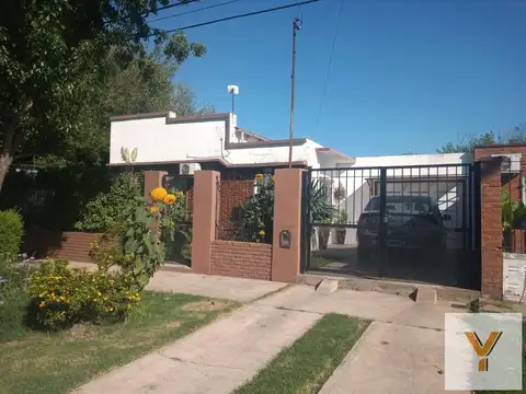 Casa en Venta con 2 cocheras
