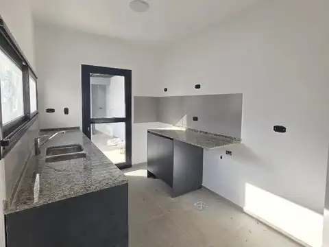 Casa 3 ambientes con 1 baño