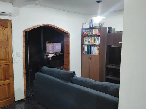 VENTA: AMPLIO Y CÓMODO DÚPLEX EN LUZURIAGA, MAIPÚ