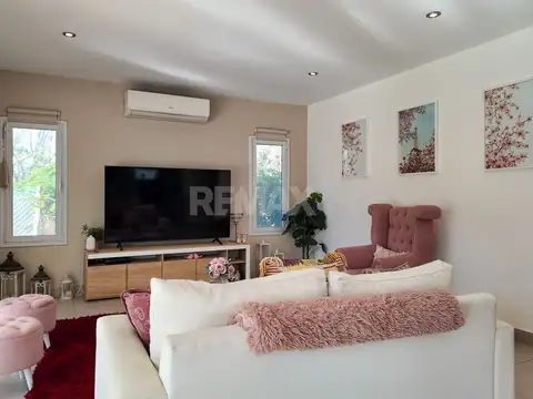 Casa 6 ambientes con 4 baños