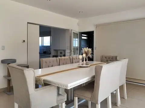 Casa en Alquiler con 1 cochera