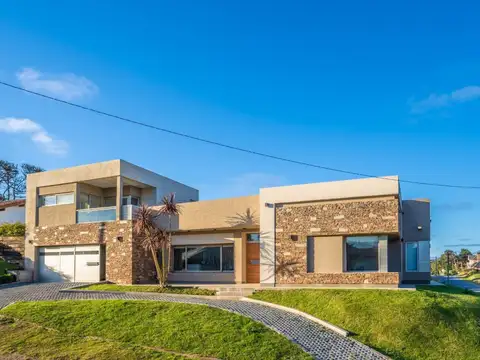Casa de 4 dormitorios en alquiler temporario en Pinamar