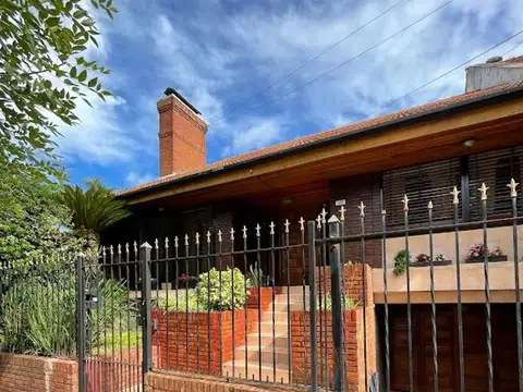 Chalet 5 ambientes Castelar Norte Apto Crédito